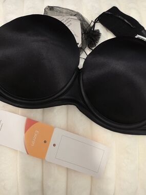 Strapless Molded T-Shirt Bra — Black